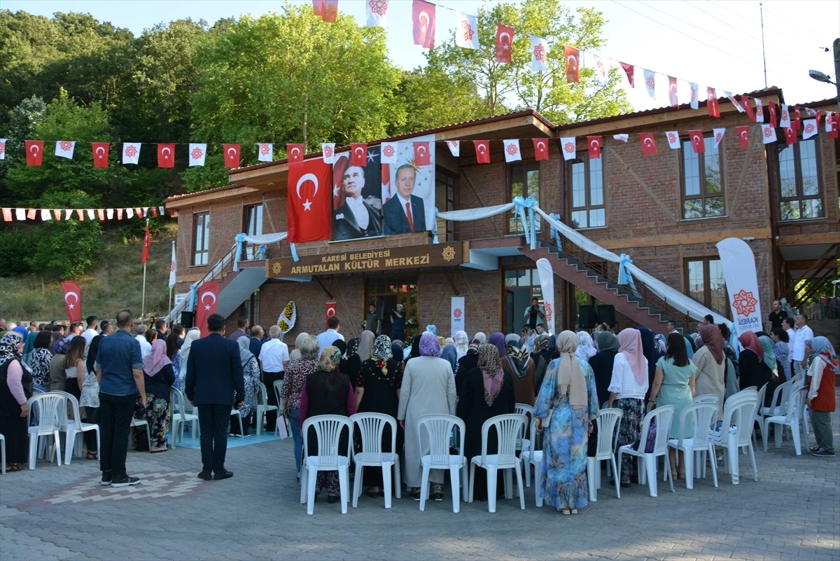 Balıkesir\'de Gürcü mimarisiyle inşa edilen Armutalan Kültür Merkezi hizmete açıldı