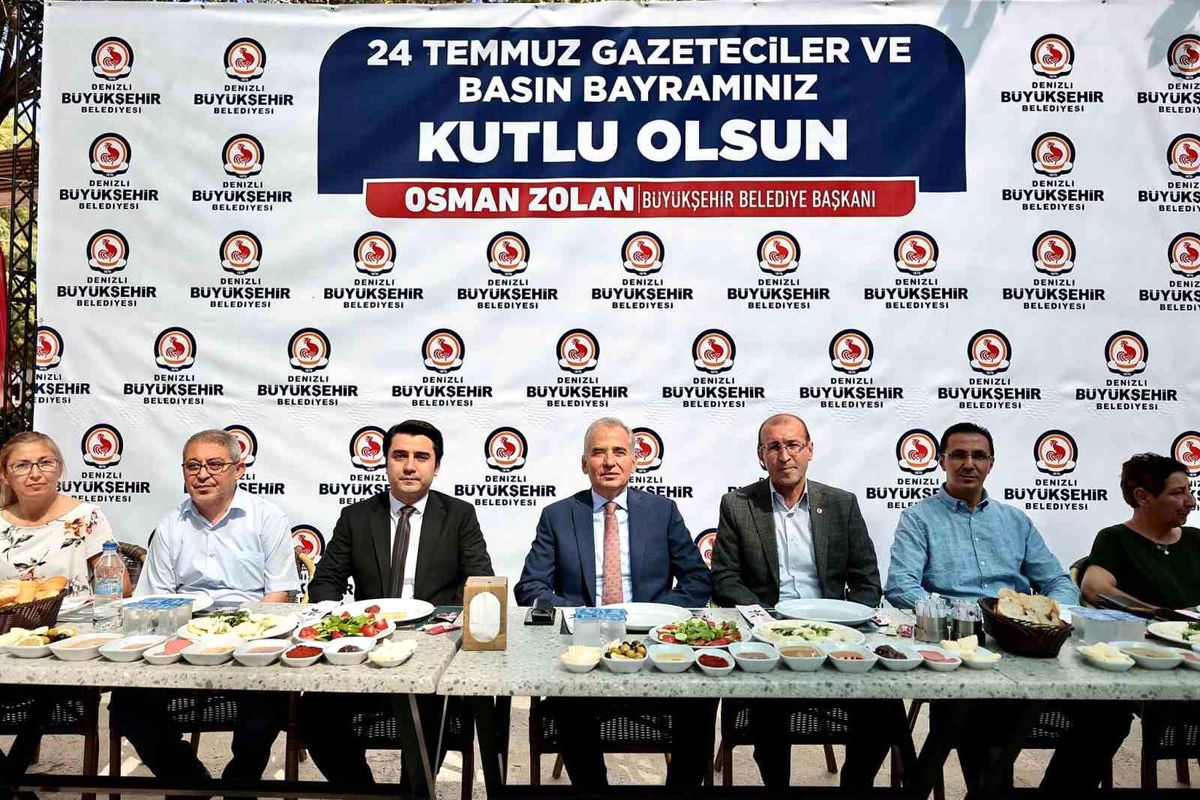 Denizli Büyükşehir Belediye Başkanı Osman Zolan, Basın Bayramı\'nı kutladı