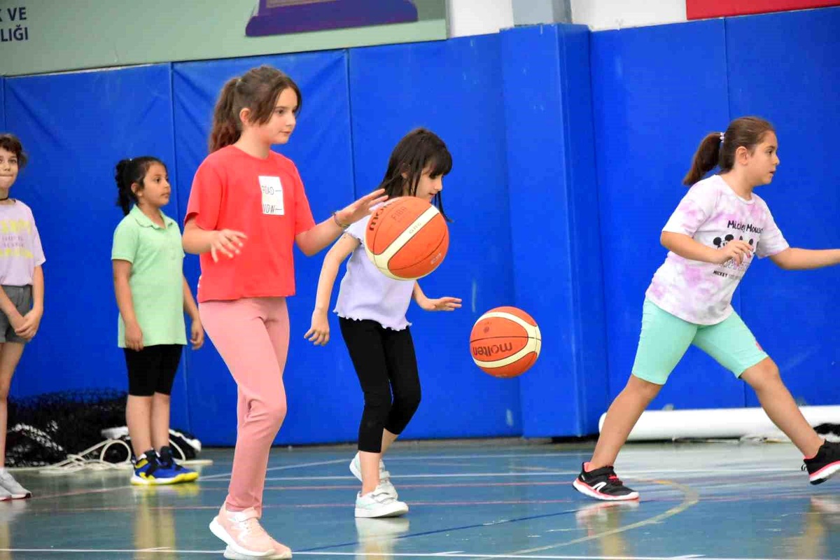 Bozüyük Belediyesi Yaz Spor Okulları\'nda Basketbol Kursu Yoğun İlgi Görüyor