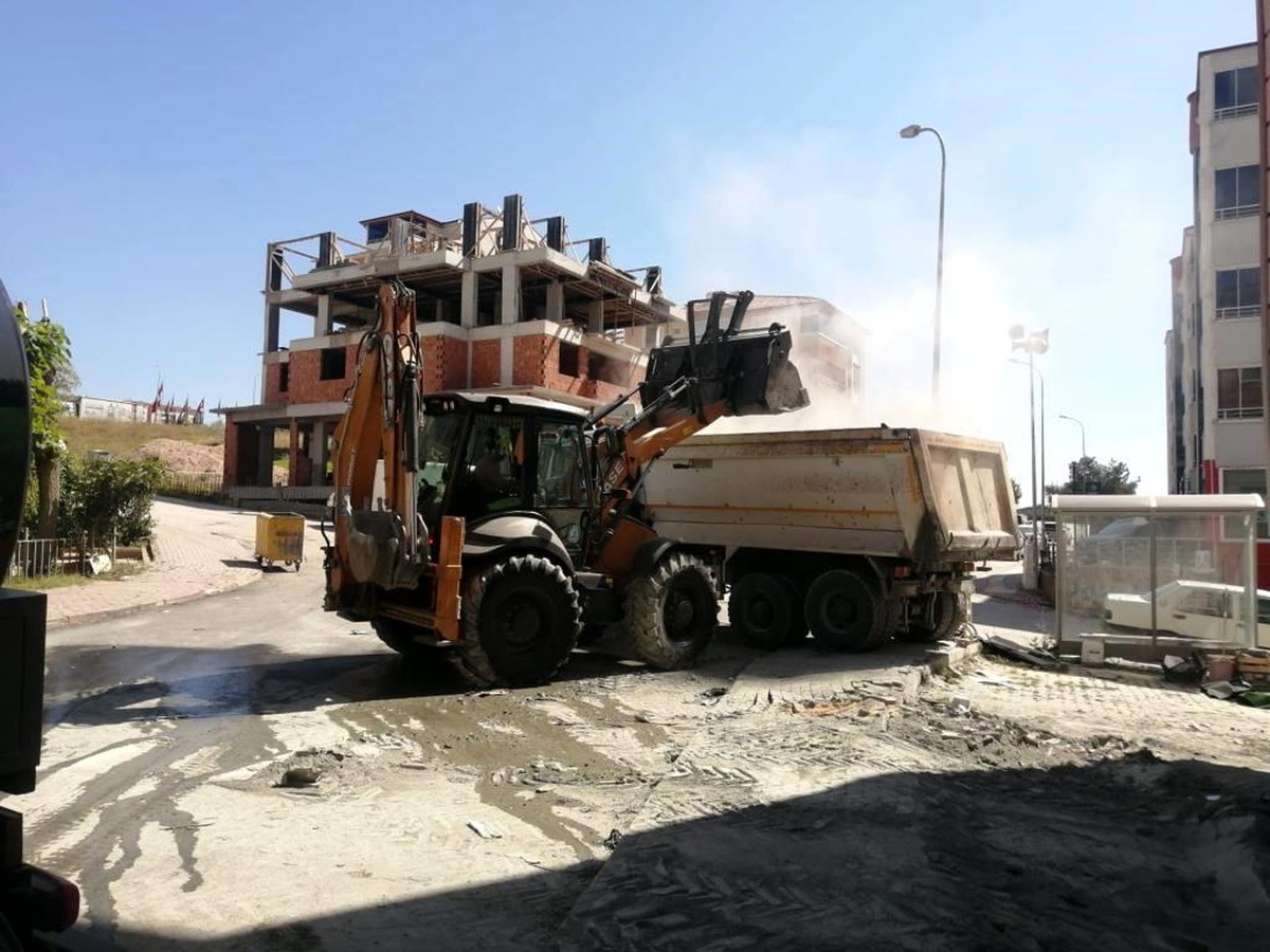 Bilecik\'te Freni Patlayan Kamyon Dehşet Saçtı