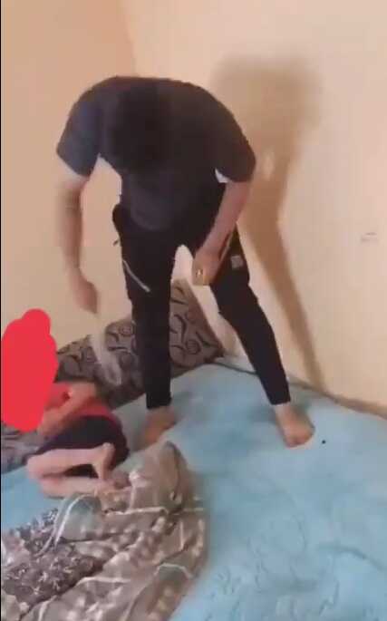 Böyle baba olmaz olsun! Küçücük çocuğu feryatlarına aldırmadan dakikalarca kemerle dövdü Böyle baba olmaz olsun! Küçücük çocuğu feryatlarına aldırmadan dakikalarca kemerle dövdü