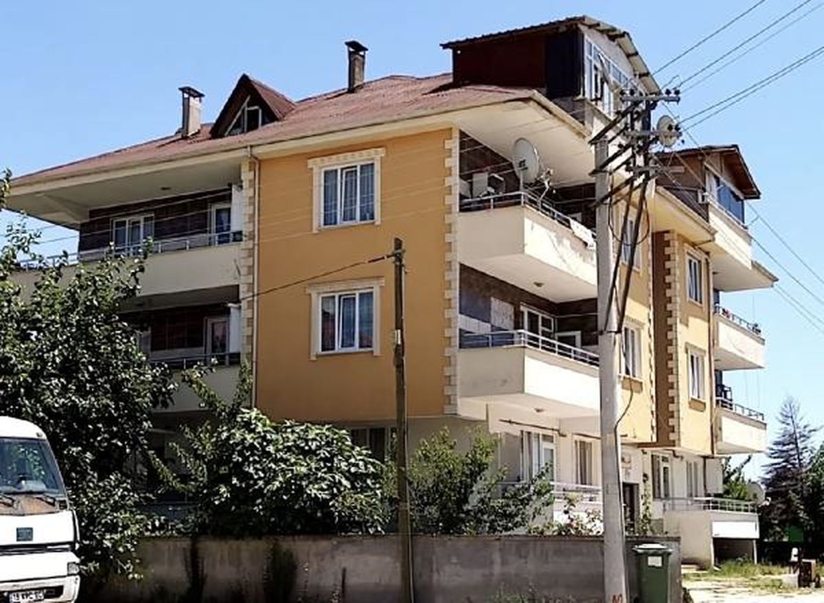 İnegöl\'de Balkondan Düşen 2 Yaşındaki Çocuk Yaralandı