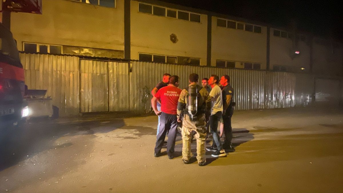 İnegöl\'deki Mobilya Fabrikasında Çıkan Yangın Söndürüldü