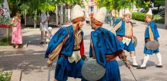 Bursa Tahtakıran Kılıç Kalkan Halk Oyunları Derneği Zagreb'de büyük ilgi gördü