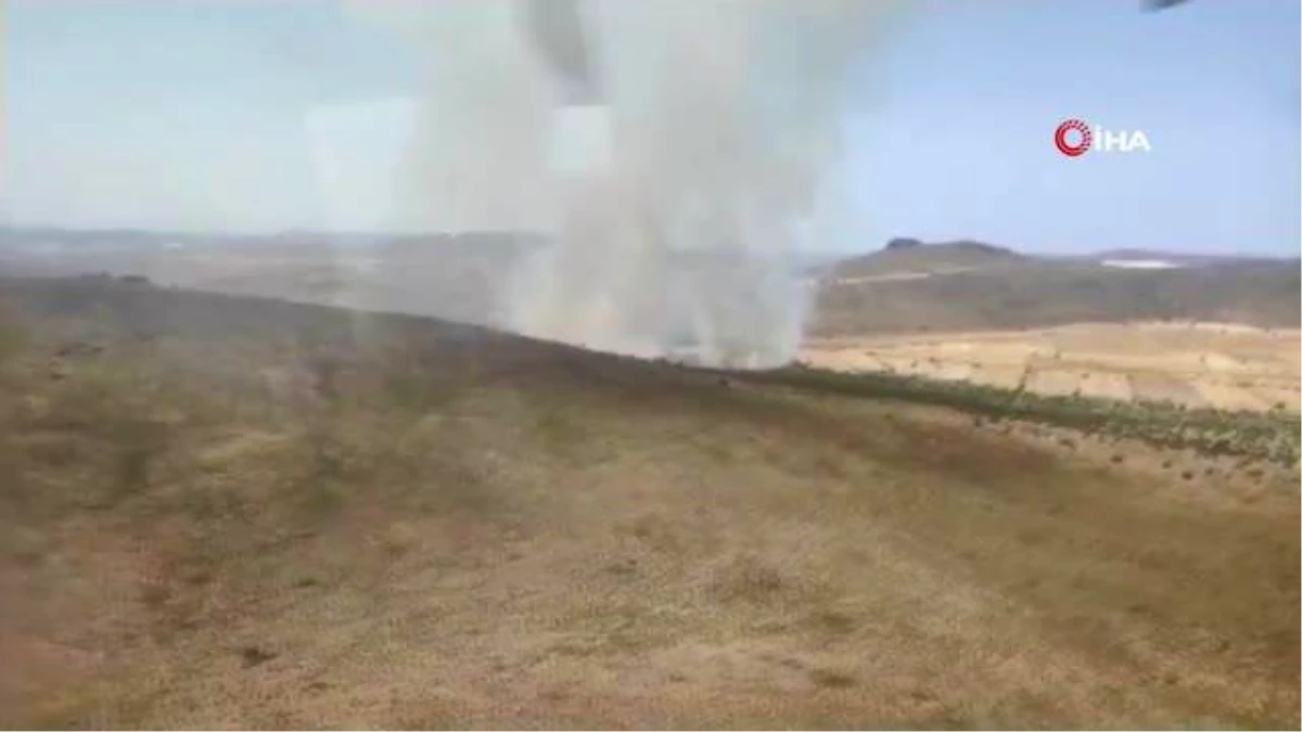Çeşme\'de otluk yangını: Helikopterler müdahale ediyor