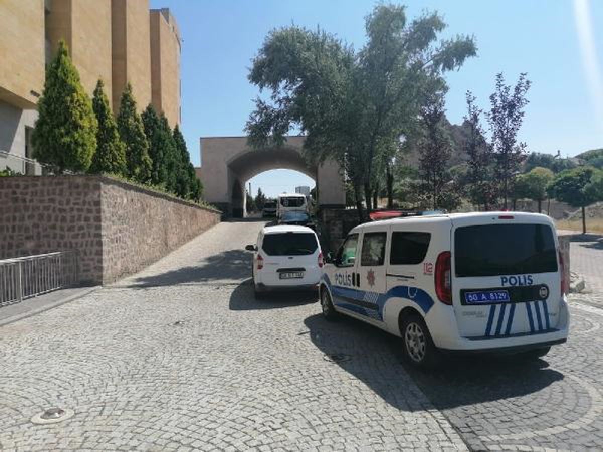 Danimarka\'da yaşayan bir adam, eski eşi ve kızını bıçaklayarak öldürdü