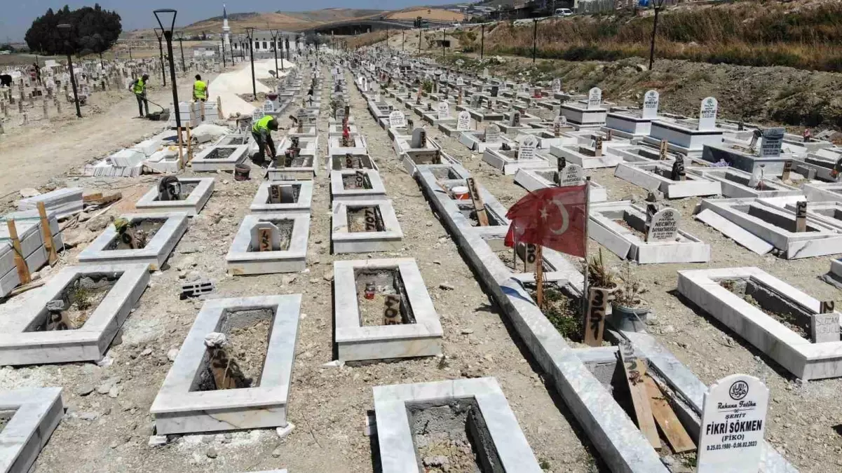 Hatay\'da depremde yaşamını yitirenlerin mezarlığı \'Deprem Şehitliği\' olarak düzenleniyor