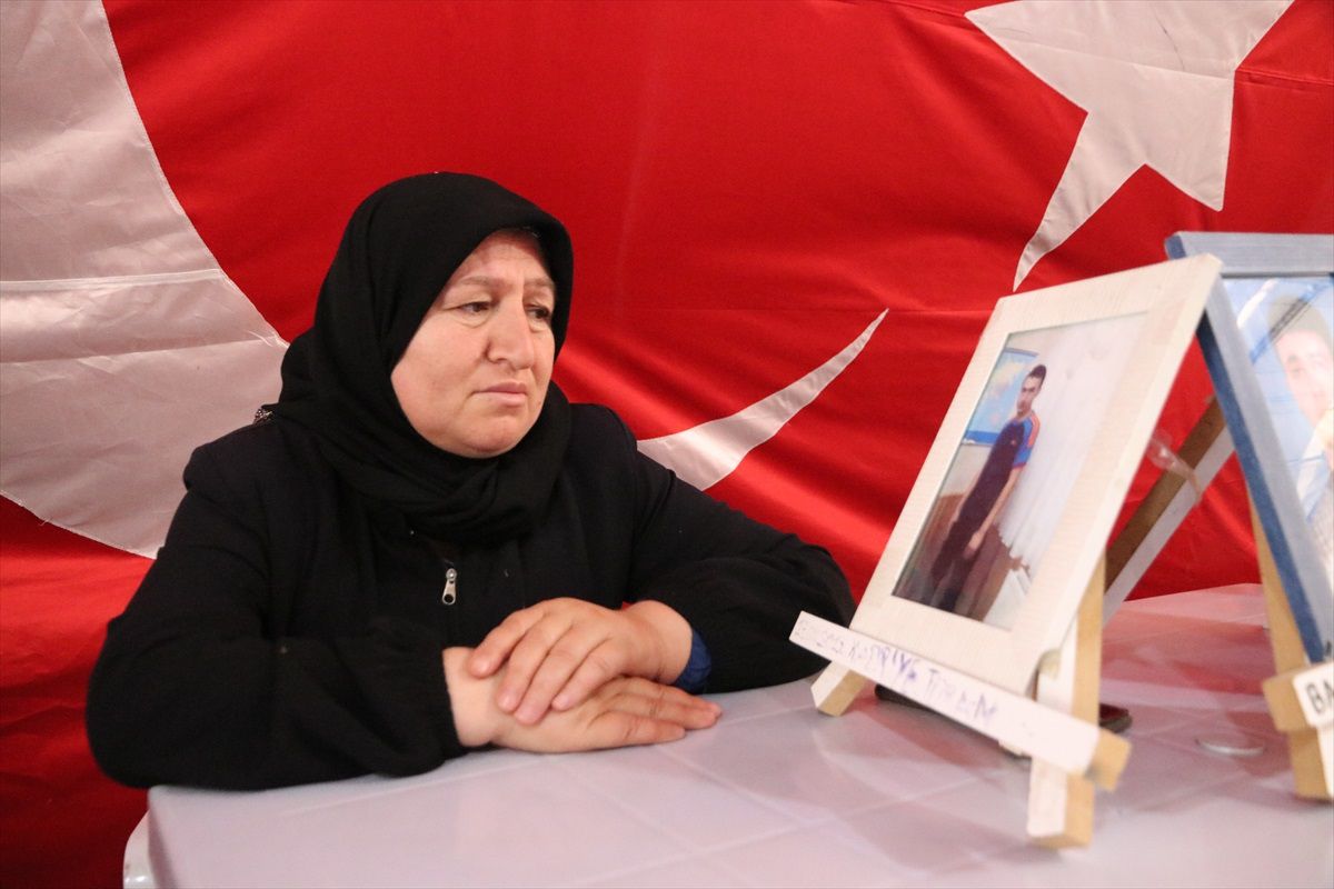 Diyarbakır Anneleri, HDP İl Binası Önünde Oturma Eylemine Devam Ediyor