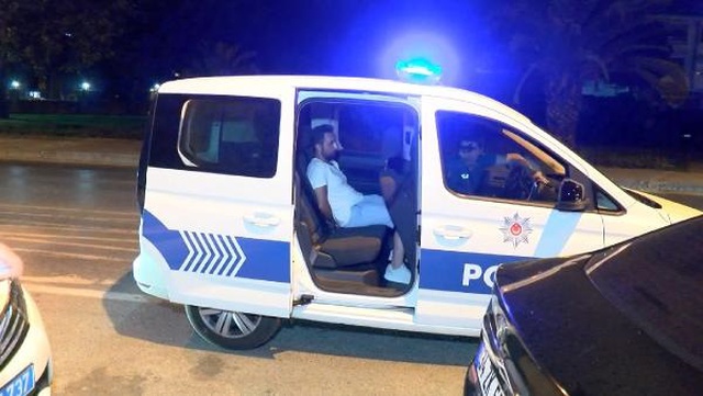'Dur' ihtarına uymayan alkollü sürücü, motosikletini polis ekipleri ve yayaların üzerine sürdü 'Dur' ihtarına uymayan alkollü sürücü, motosikletini polis ekipleri ve yayaların üzerine sürdü