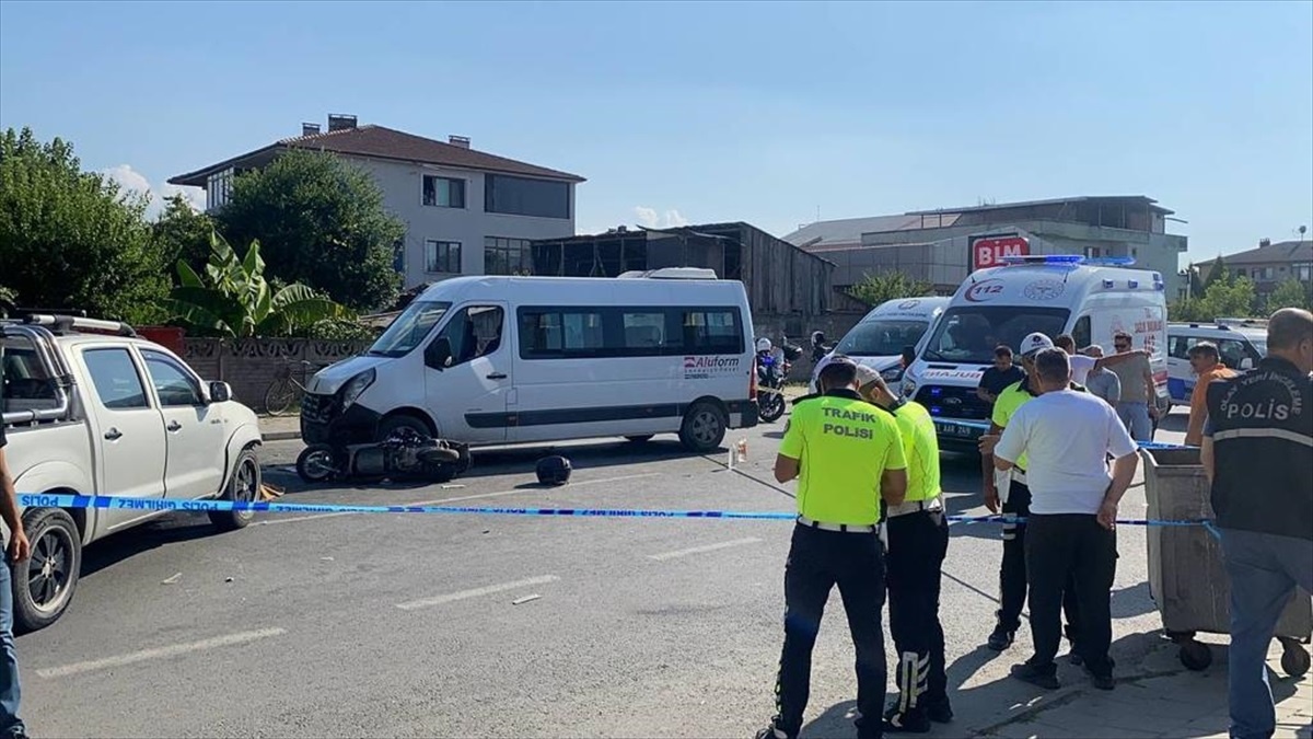 Düzce\'de Zincirleme Trafik Kazasında Bir Sürücü Hayatını Kaybetti, 2 Çocuk Ağır Yaralandı