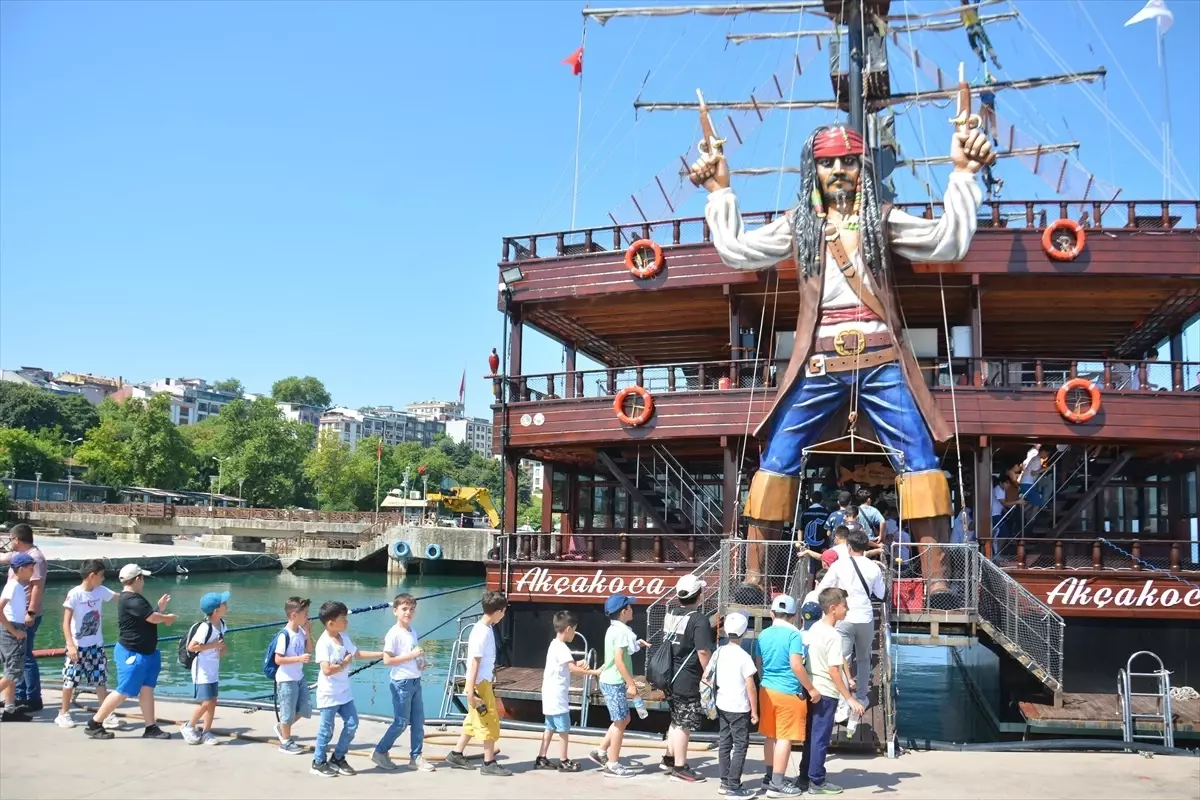 Akçakoca'da Tatilciler Pusula Katamaran ile Deniz Turuna Çıkıyor