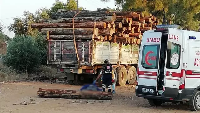 Ekmek parası için taşıdığı yük eceli oldu! Kamyondaki halatları çözdüğü an can verdi