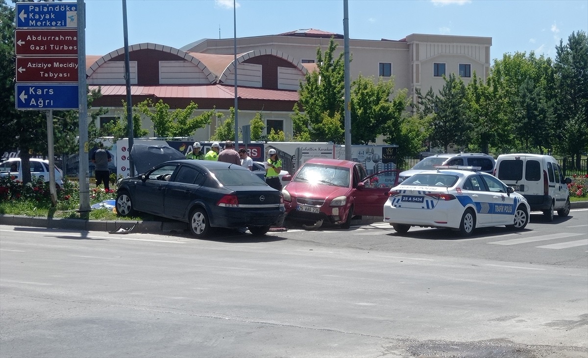 Erzurum\'da Otomobil Çarpışması: 6 Kişi Yaralandı