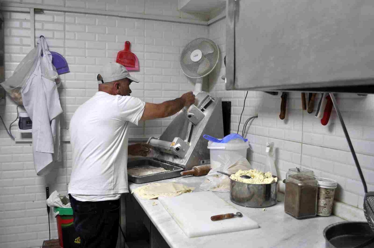 Gurbetçiler Eskişehir\'de Met Helvası ve Çibörek Tadıyor