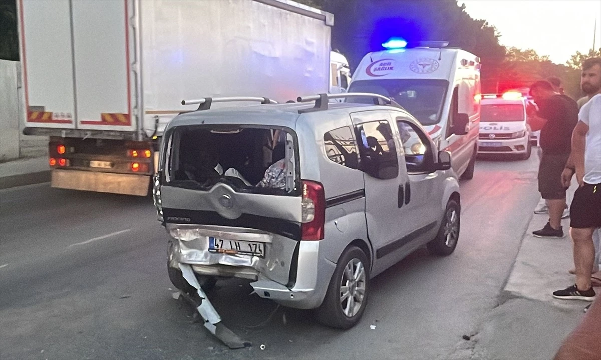 Eyüpsultan\'da trafik kazası: 3 kişi yaralandı