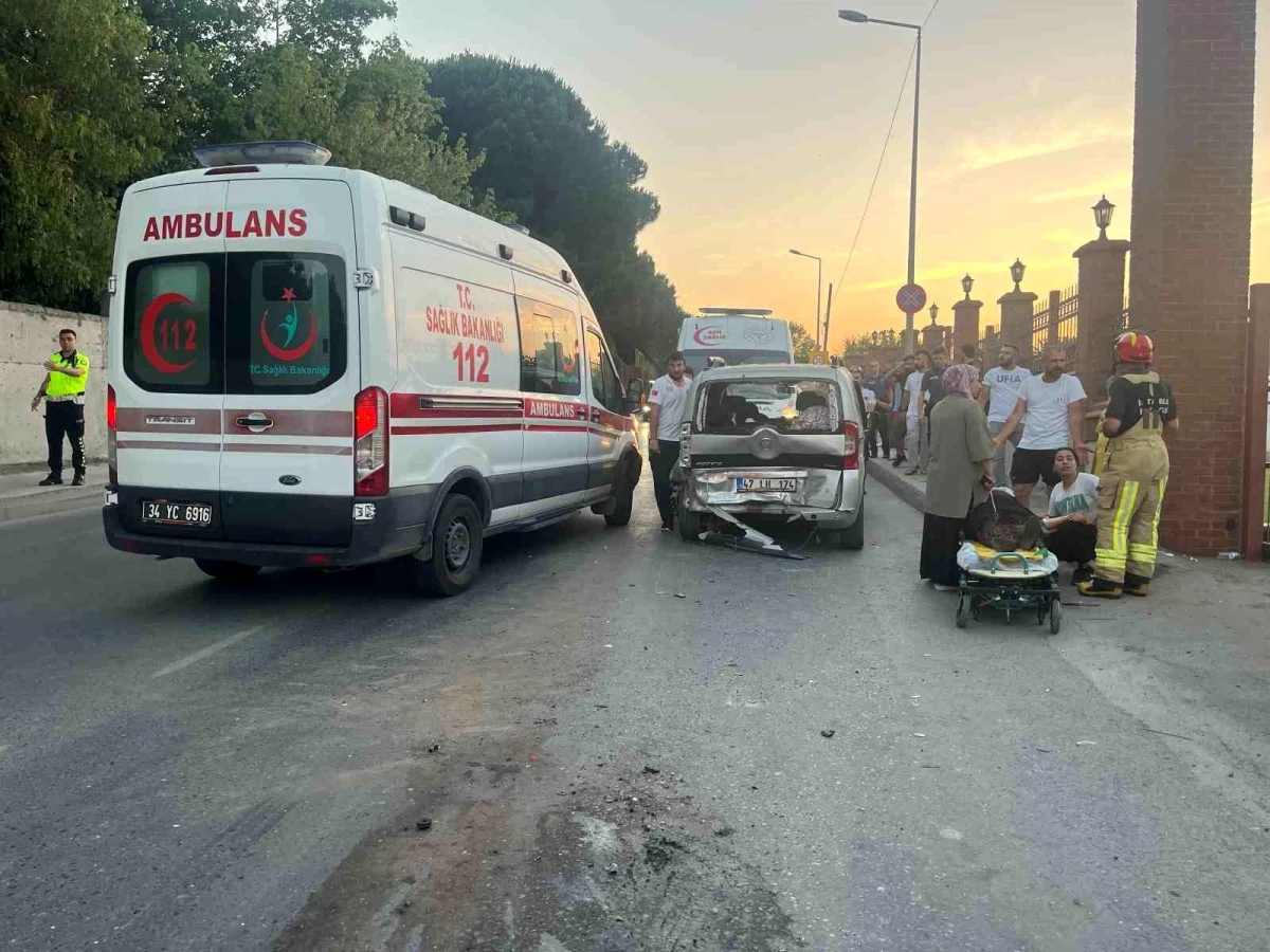 Eyüpsultan\'da trafik kazası: 3 kişi yaralandı