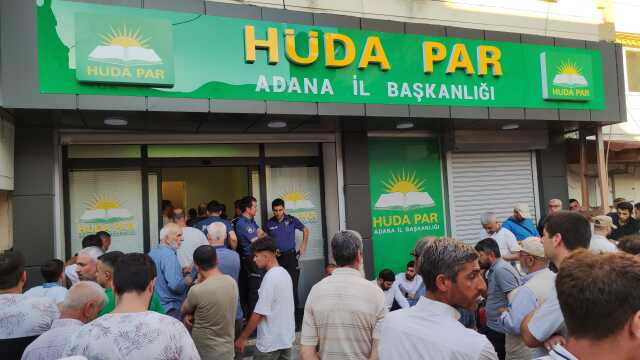 HÜDA PAR saldırısının ardından Bakan Yerlikaya duyurdu: Şüpheli şahıs yakalanıp gözaltına alındı HÜDA PAR saldırısının ardından Bakan Yerlikaya duyurdu: Şüpheli şahıs yakalanıp gözaltına alındı