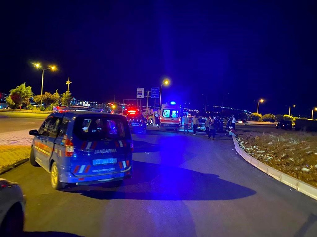 Elazığ\'da kafa kafaya çarpışan otomobillerde 1\'i bebek 5 kişi yaralandı