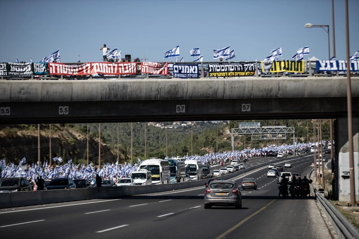 İsrail\'de Yargı Düzenlemesine Karşı Yürüyüşler Devam Ediyor