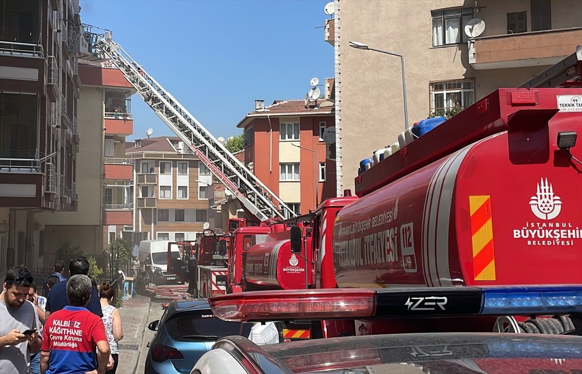 Kağıthane\'de çıkan yangında 5 kişi dumandan etkilendi