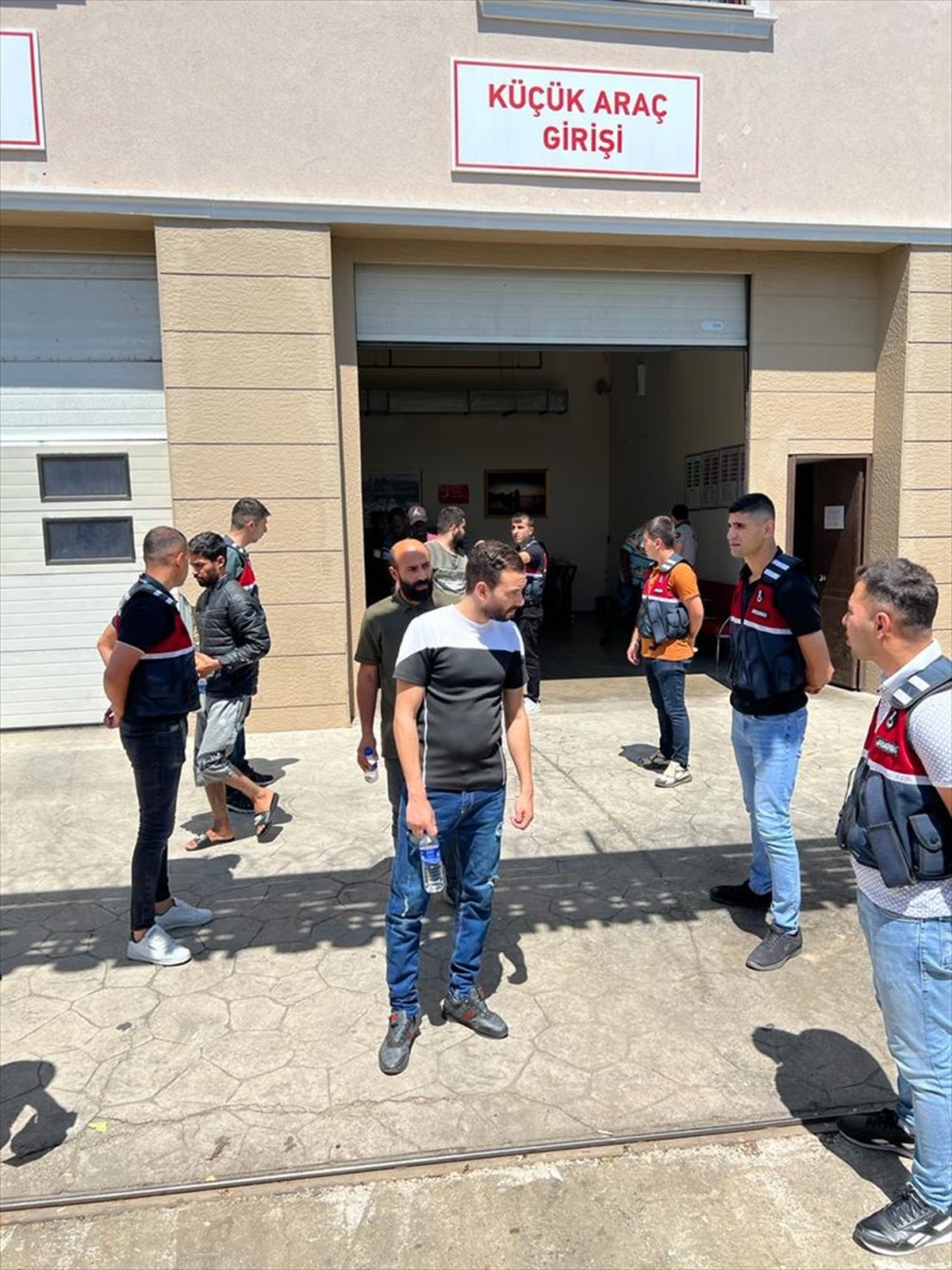 Kocaeli\'de 12 düzensiz göçmen ülkelerine gönderildi
