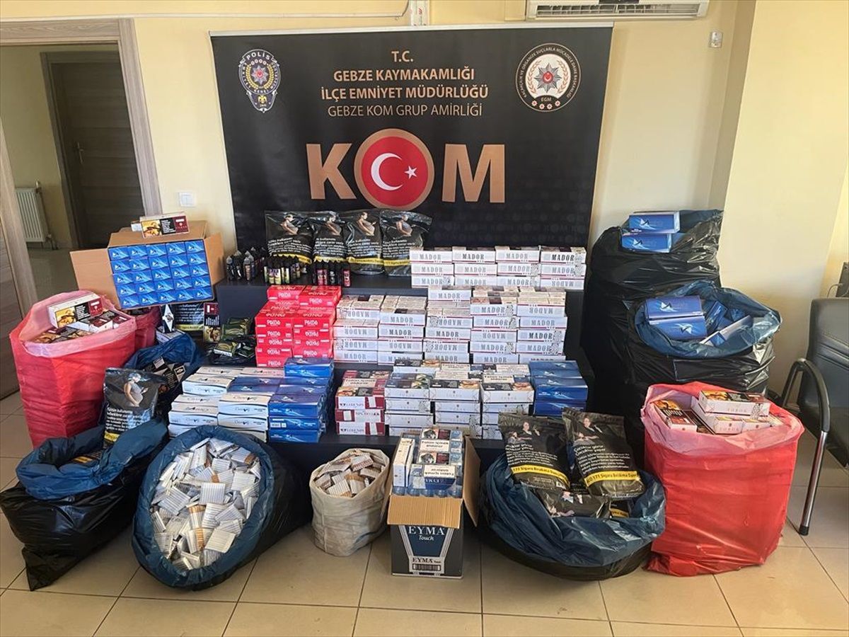 Kocaeli\'de Kaçak Sigara Operasyonu: 202 Bin 300 Makaron ve 182 Kilogram Tütün Ele Geçirildi