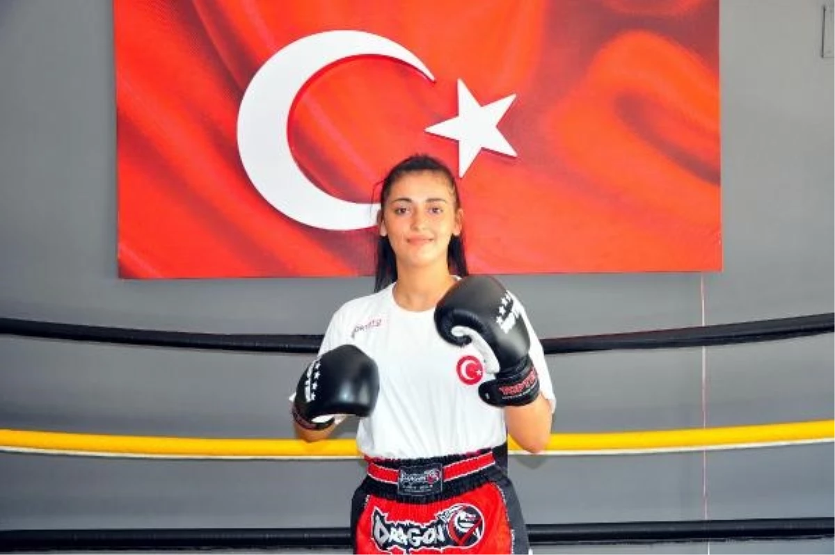 Dezavantajlı Mahalledeki Genç Kız Kick Boks Şampiyonu Milli Takım\'a Seçildi