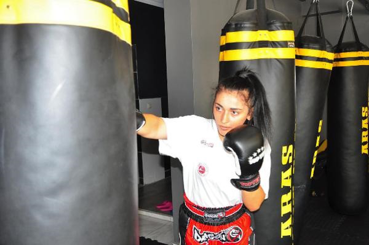 Dezavantajlı Mahalledeki Genç Kız Kick Boks Şampiyonu Milli Takıma Seçildi