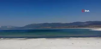 Kuraklıkla boğuşan Burdur Gölü en yüksek olduğu 1971 yılındaki su seviyesinin üçte birini kaybetti