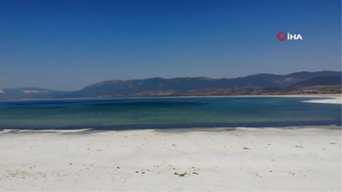 Kuraklıkla boğuşan Burdur Gölü en yüksek olduğu 1971 yılındaki su seviyesinin üçte birini kaybetti