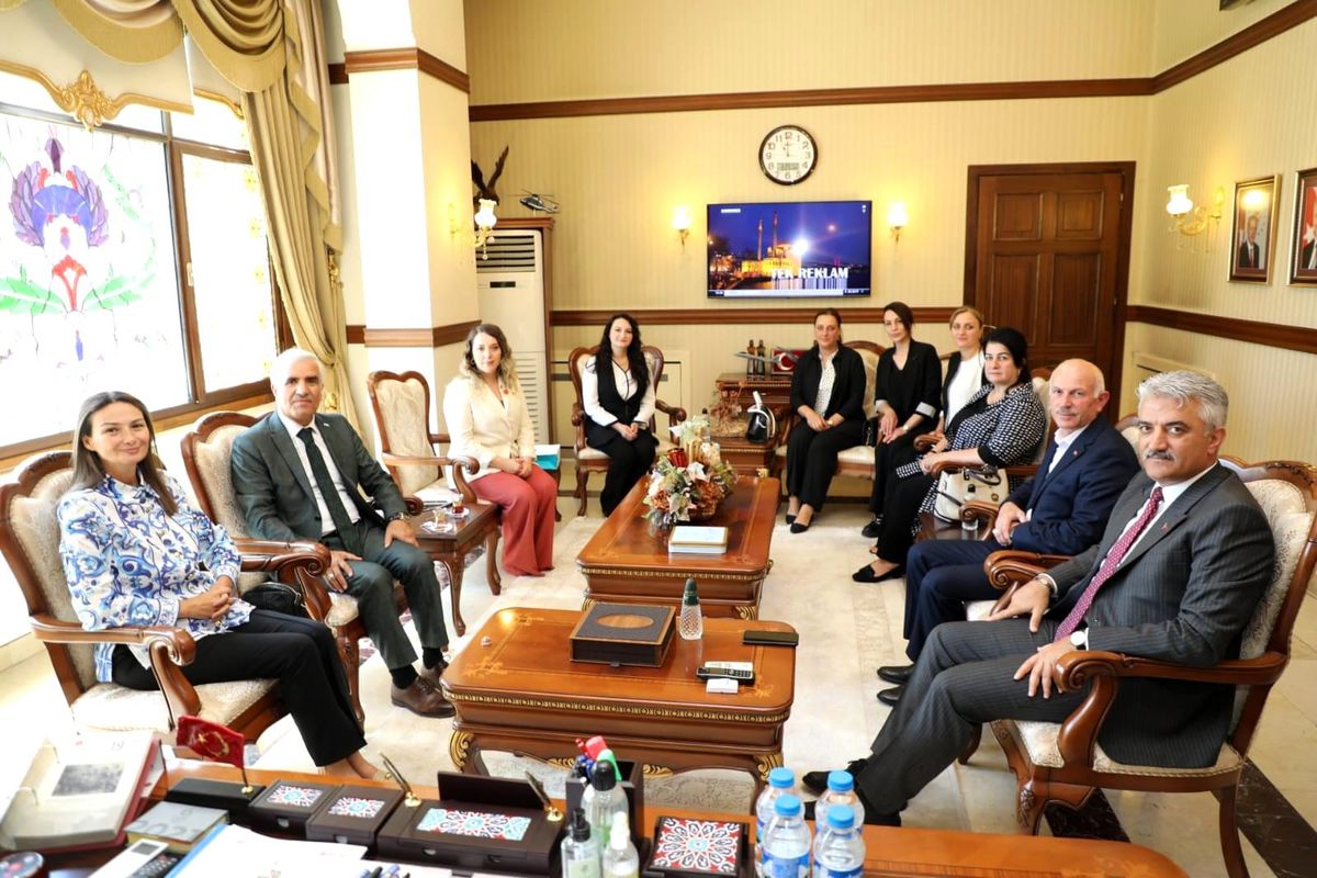 Azerbaycan Milletvekili Ganire Pashayeva Erzincan Valisi Mehmet Makas\'ı ziyaret etti