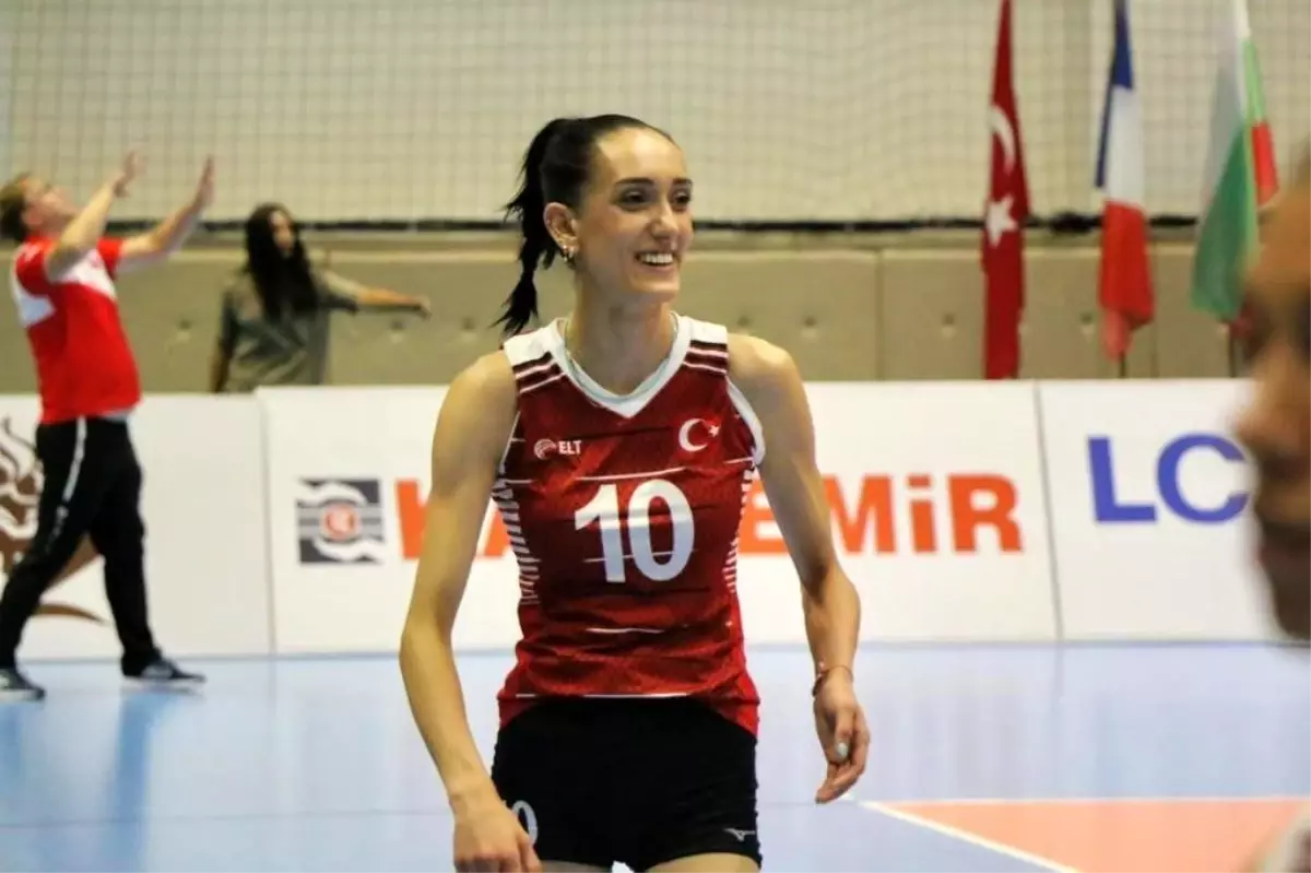 Manisa Büyükşehir Belediyespor Voleybol Takımı, İşitme Engelliler Milli Takımı\'nda oynayan Selinay Akçin\'i kadrosuna kattı