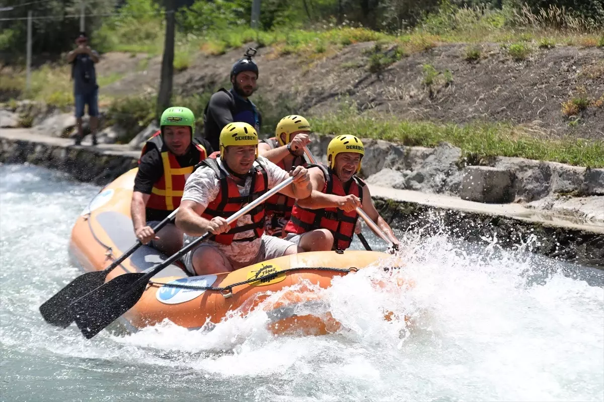 Rize\'de 12. Tulum ve Kemençe Festivali kapsamında rafting ve tahta araba yarışması düzenlendi