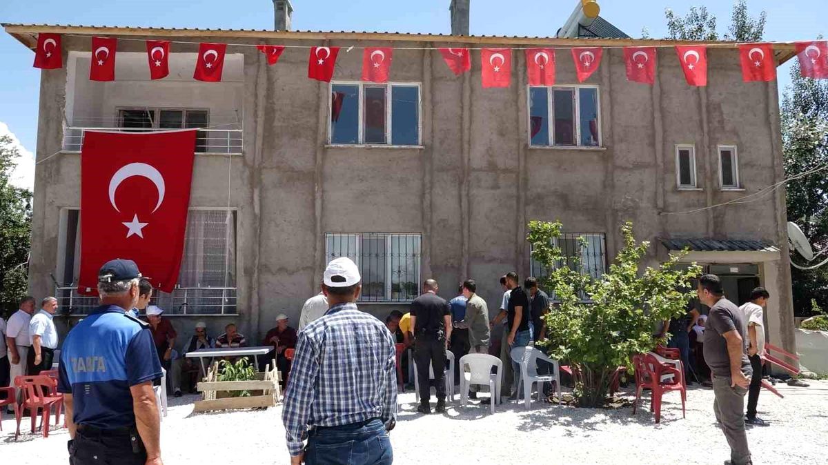 Pençe Kilit Harekatı\'nda yaralanan uzman çavuş şehit oldu