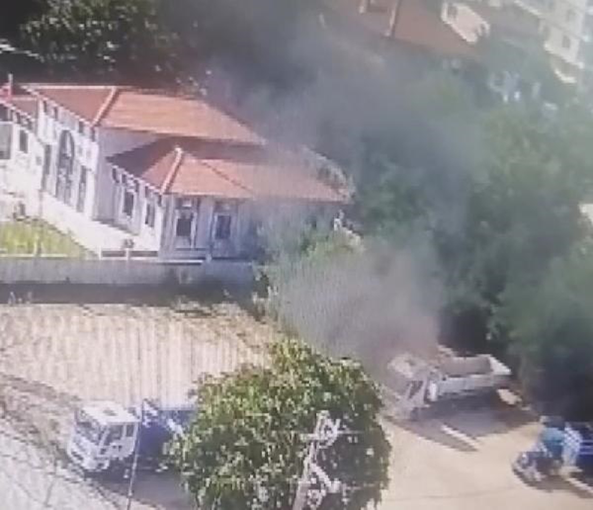 Silivri\'de Park Halindeki Otomobil Kundaklandı