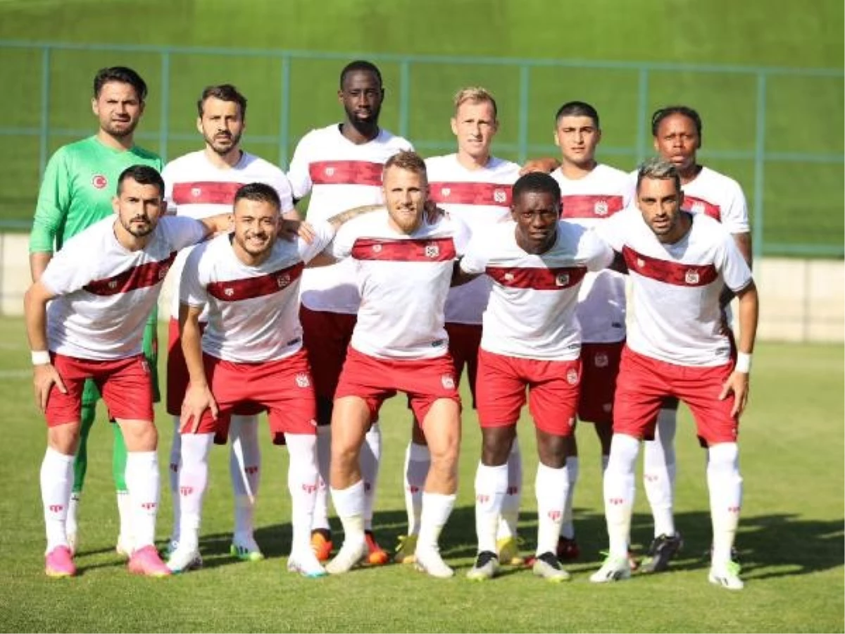 Demir Grup Sivasspor, Sumgayıt FK\'yı 1-0 mağlup etti