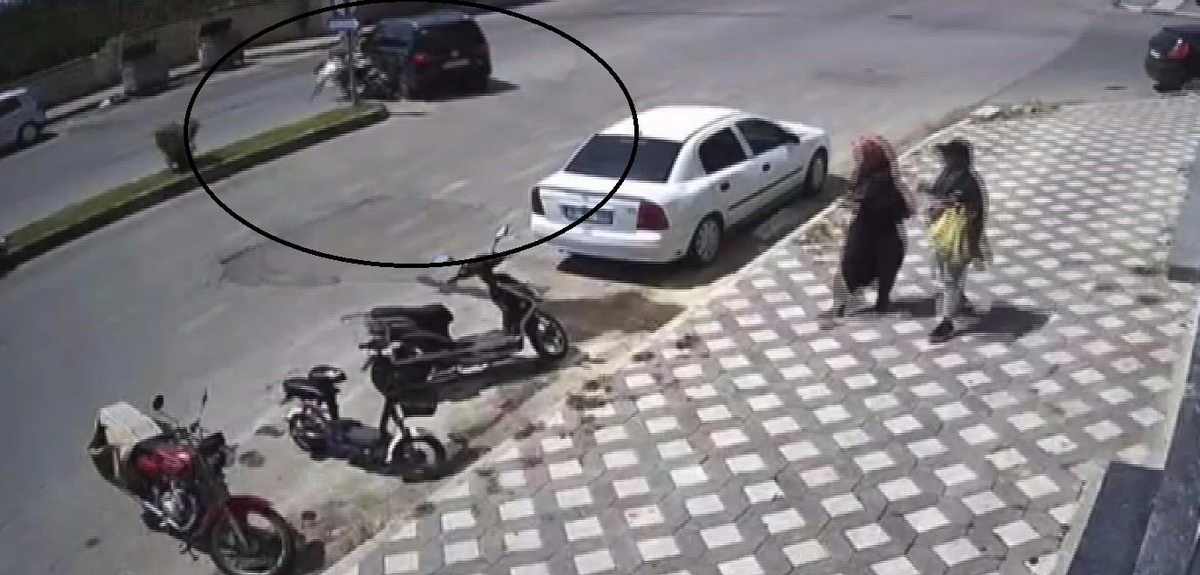 Hatay\'da otomobil ile motosikletin çarpışma anı kamerada