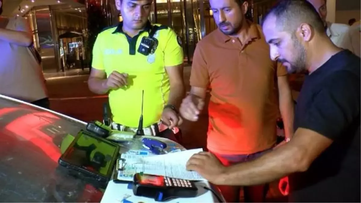 Trafik Denetleme Şubesi, ticari taksilere uyuşturucu denetimi yaptı