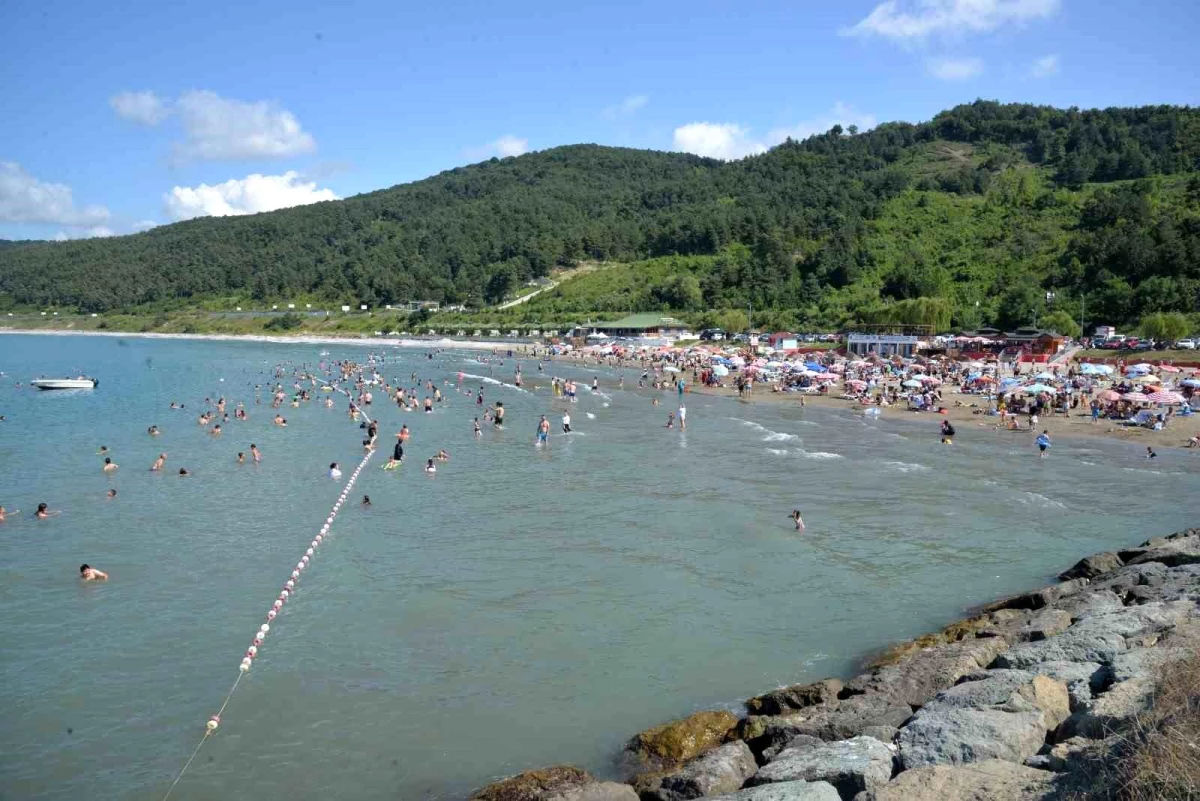 Sinop Türkeli\'deki Kirazlı Bahçe Plajı Yoğun İlgi Görüyor