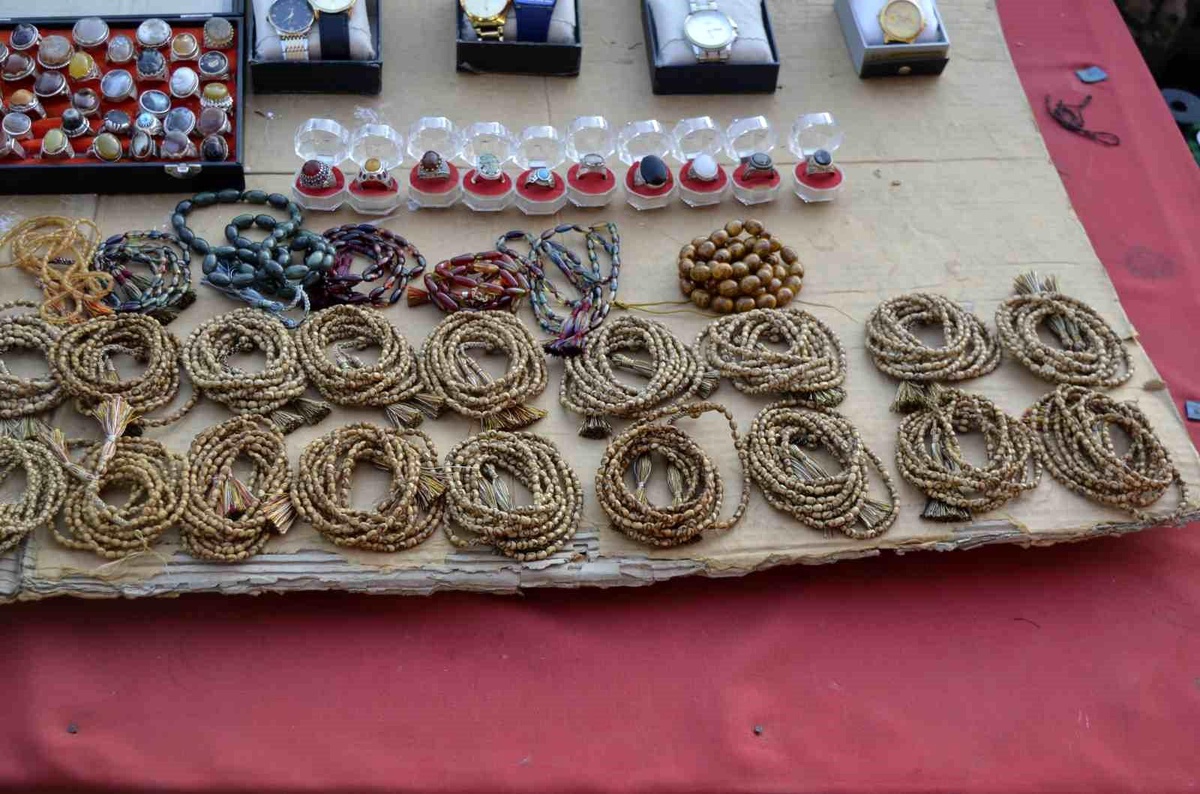 Irak\'ın kuzeyindeki Süleymaniye ve Erbil\'de menengiç tesbihleri büyük ilgi görüyor