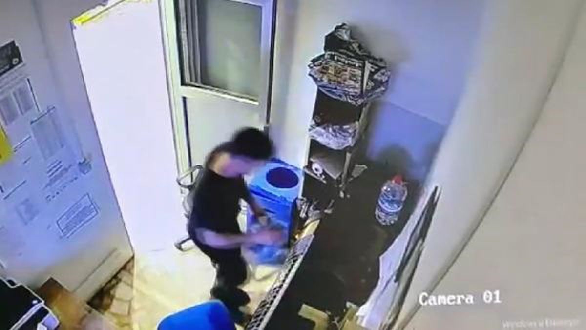 Ümraniye\'de 32 suç kaydı olan şüphelinin hırsızlık anları güvenlik kamerasında