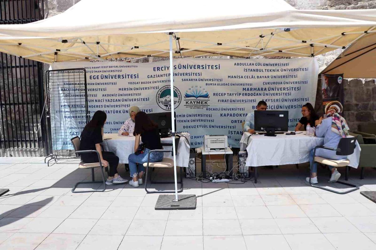 Kayseri Büyükşehir Belediyesi Üniversite Tanıtım ve Tercih Danışmanlığı Günleri Düzenliyor