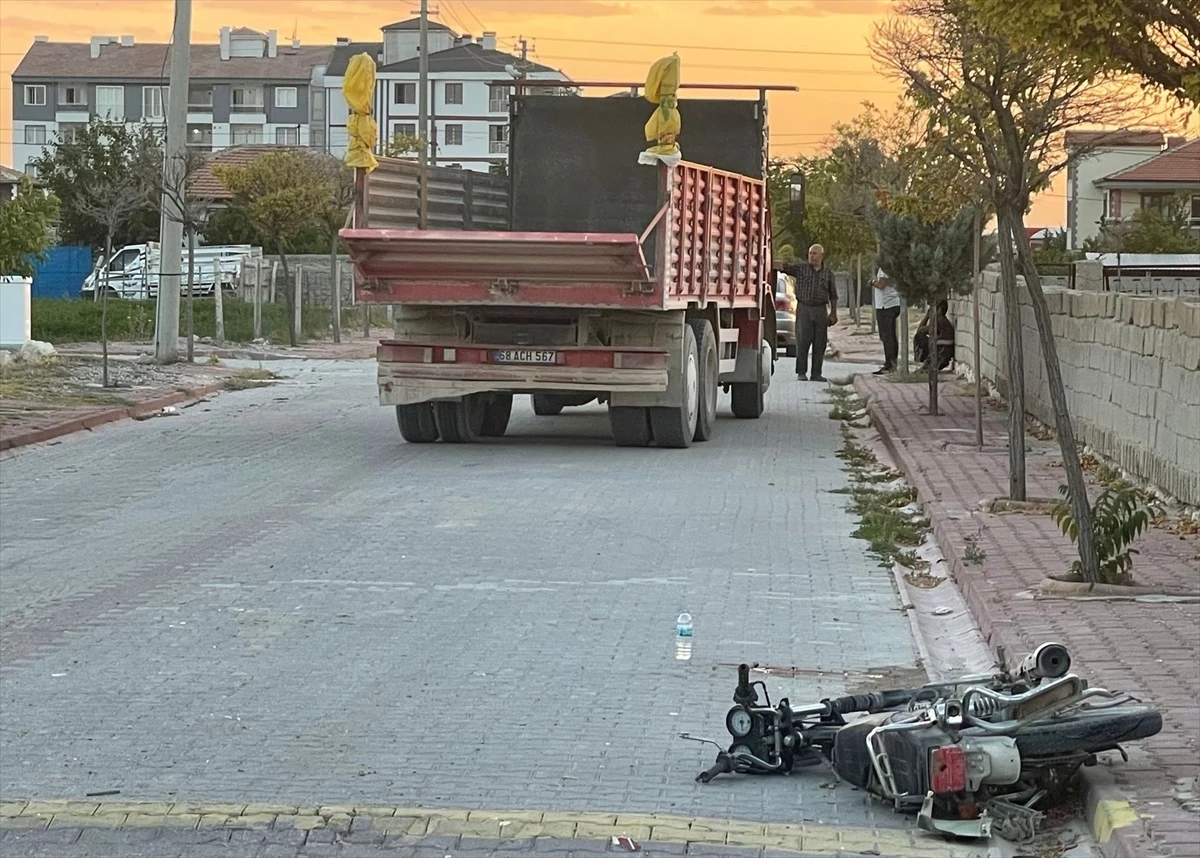 Aksaray\'da Kamyonun Çarptığı Motosiklet Sürücüsü Hayatını Kaybetti