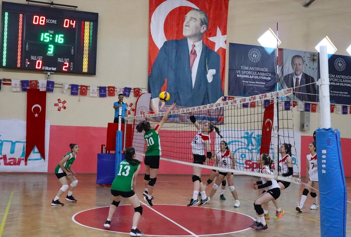 ANALİG Voleybol Yarı Final Müsabakaları Ardahan\'da Tamamlandı
