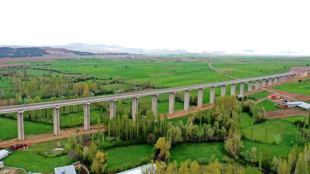 Ankara-İzmir Hızlı Treni ile 14 saatlik yolculuk 3,5 saate inecek