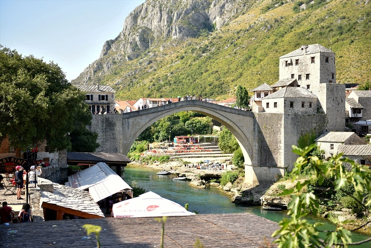 Mostar Köprüsü 19 yıl sonra yeniden hizmete açıldı