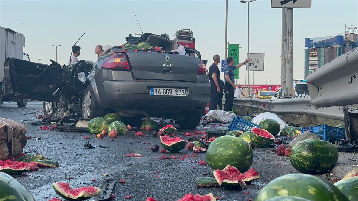 D-100 Karayolu Küçükçekmece Yönünde Trafik Kazası: 2 Kişi Hayatını Kaybetti