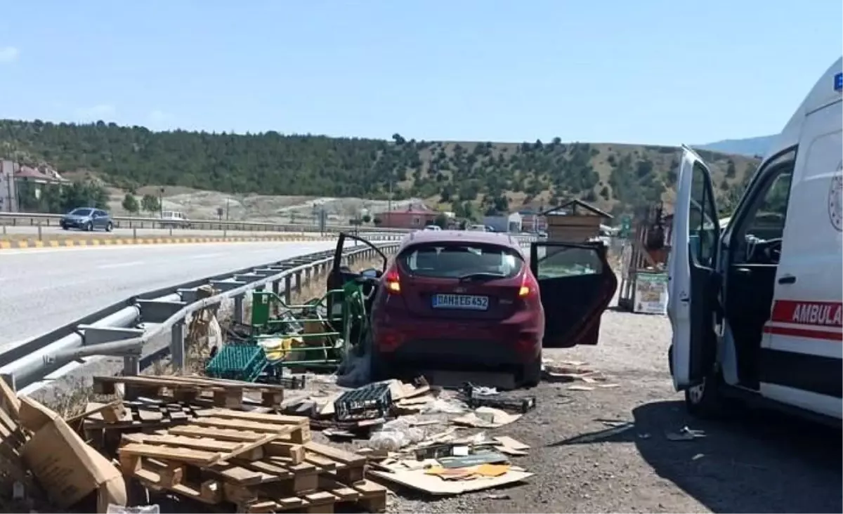 Kastamonu\'nun Tosya ilçesinde otomobil kaza yaptı, 2 kişi yaralandı