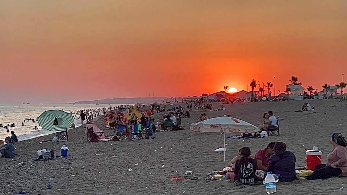 Manavgat\'ta Vatandaşlar Güneşin Batmasını Bekliyor