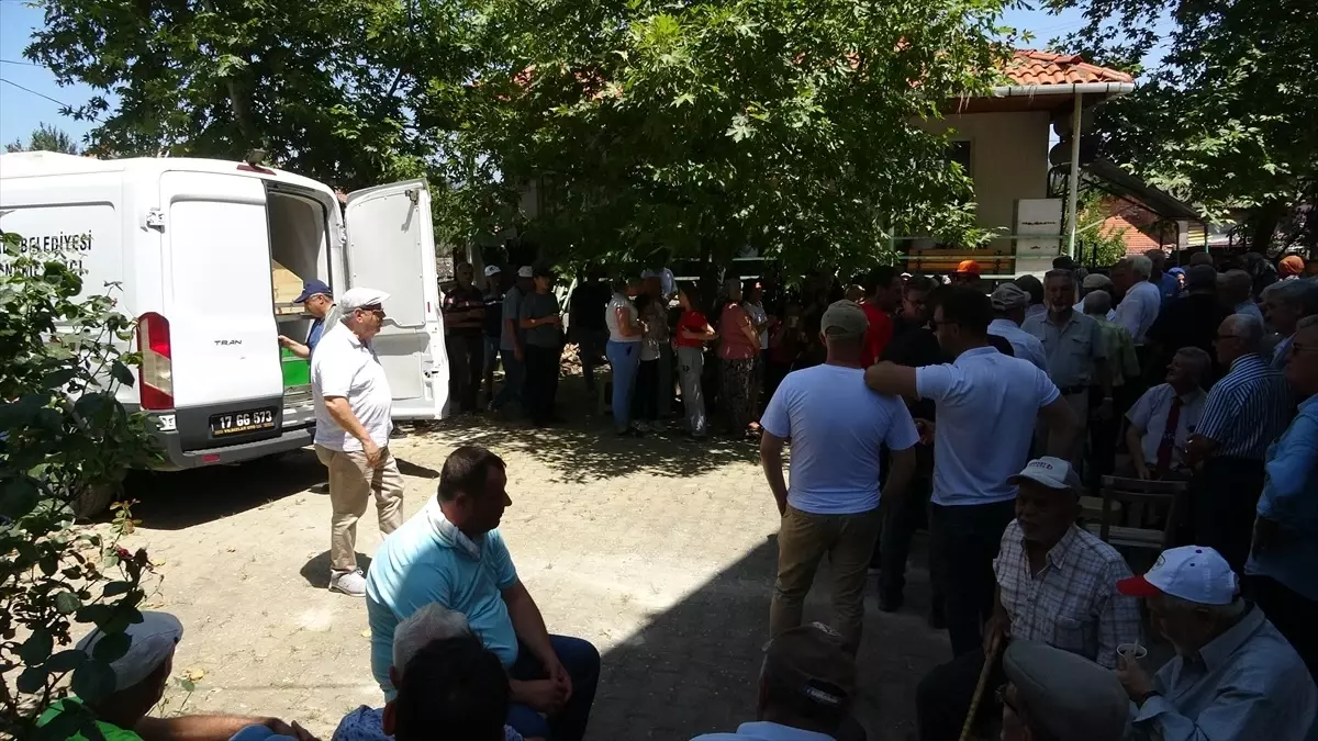 Devlet Sanatçısı Mehmet Ertürk'ün Cenazesi Toprağa Verildi